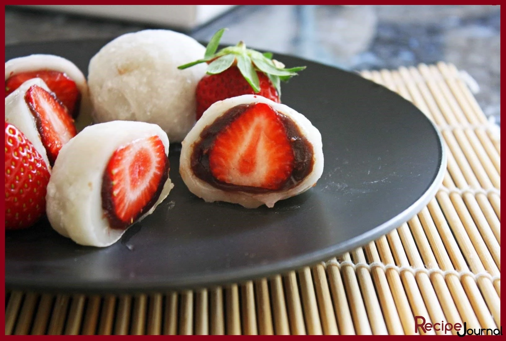 Рецепт Японского пирожного Моти (Итиго дайфуку) с шоколадно-ореховой пастой и клубникой
