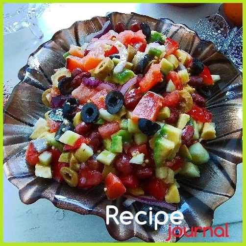 Салат с красной рыбой, красной фасолью и авокадо - новогодний рецепт