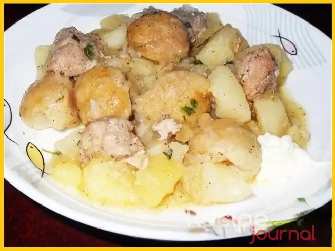 Картофель тушеный с мясом и нудлями - рецепт блюда из овощей