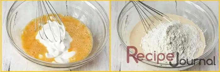 Яйца взбиваем со сметаной, добавляем муку, соль и разрыхлитель. Хорошо перемешиваем, тесто должно быть консистенции как для оладий.