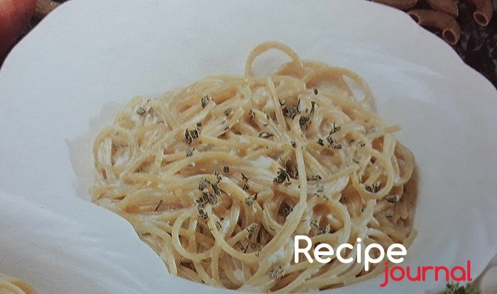 Спагетти с соусом из сливок и чеснока, вегетарианское блюдо