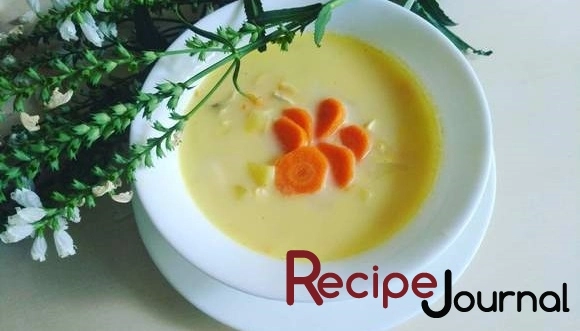 Сырный суп с курицей и морковью