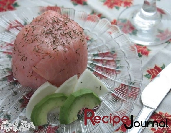 Рецепт простого новогоднего салата с лососем, рисом и авокадо