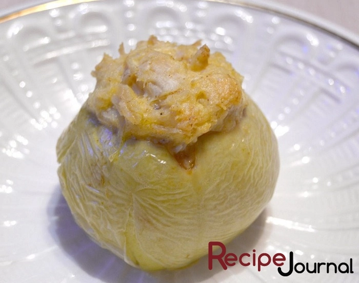Рецепт горячей закуски - яблоки фаршированные курицей и сыром