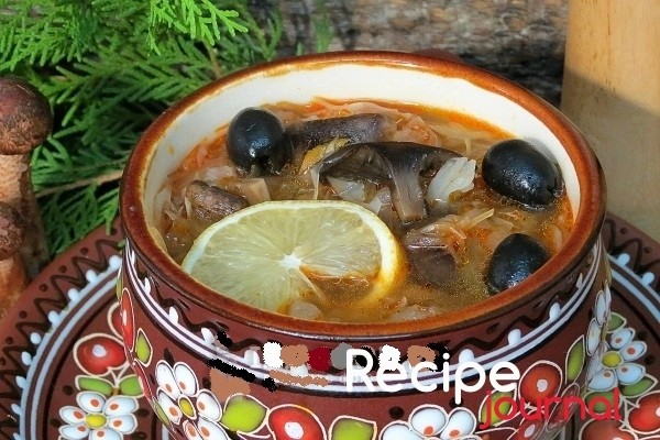 Рецепт русской кухни - постная солянка с грибами и квашеной капустой
