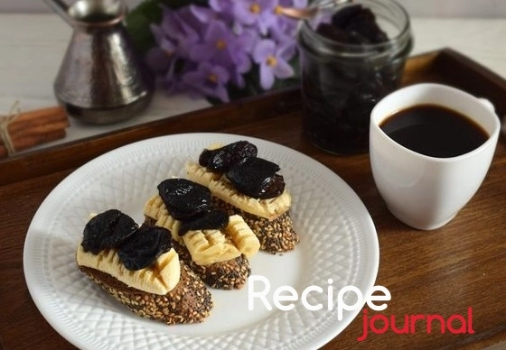 Тосты с бананом и черносливом к кофе на завтрак - рецепт закуски