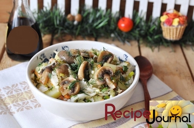Рецепт постного салата из маринованных шампиньонов, капусты и картофеля