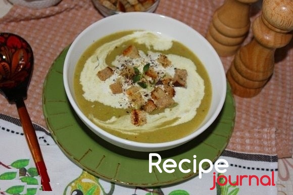 Суп-пюре из кабачков и зеленого горошка - низкокалорийное блюдо