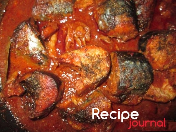 Рецепт нежной рыбки - скумбрия, запеченная в томатном соусе
