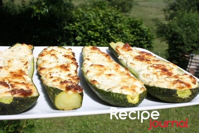 Кабачки, фаршированные сыром, запеченные в духовке  - рецепт блюда из овощей