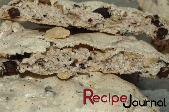 Печенье из белков с орехами и шоколадом - нежный десерт