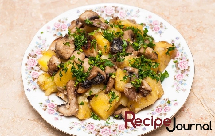 Картошка жареная с грибами - рецепт овощного блюда