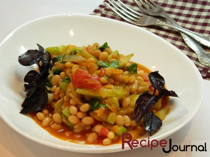 Овощное рагу из кабачков, помидоров и фасоли - рецепт блюда из овощей
