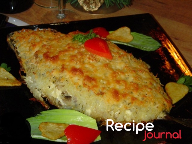 Скумбрия, запеченная под сырно-картофельной шубой - блюдо из рыбы