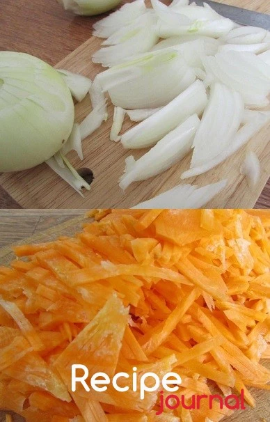 Лук порезать тонко полукольцами, морковь натереть на крупной терке. Обжарить овощи в растительном масле.