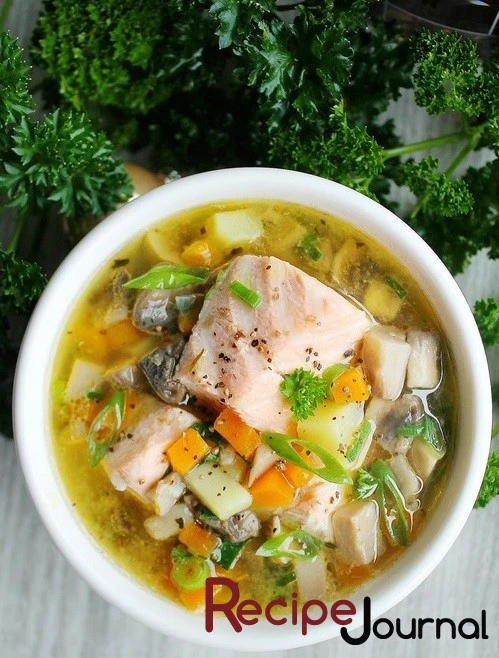 Рецепт супа с лососем и грибами