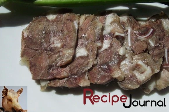 Из дешевой свиной головы можно сделать настоящий деликатес – сальтисон (идеален вместо колбасы)