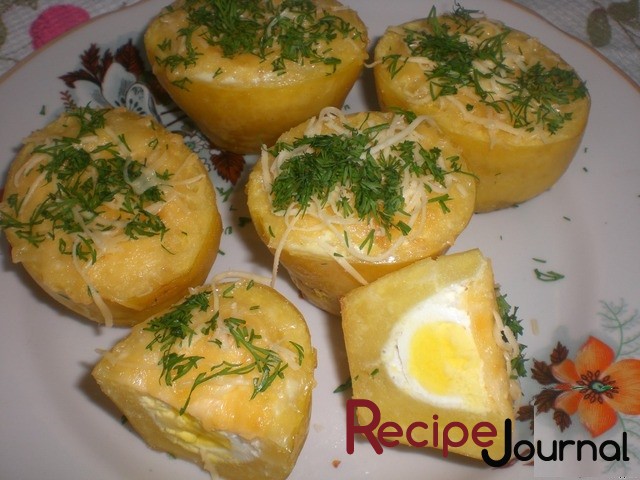Картофель, фаршированный перепелиными яйцами