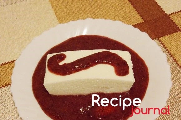 Рецепт Творожного десерта с земляничным соусом