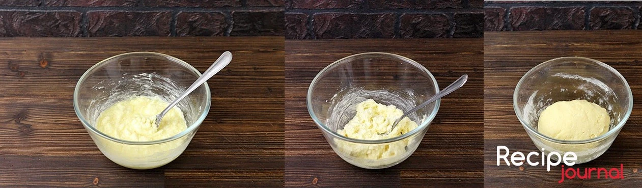 Муку перетираем в крошку с размягченным сливочным маслом. Яйцо растираем с сахарной пудрой. Соединяем муку и яйцо, замешиваем тесто песочное. Раскатываем в круг и выкладываем в форму для запекания с бортиками. Отправляем в холодильник, пока делаем начинку.