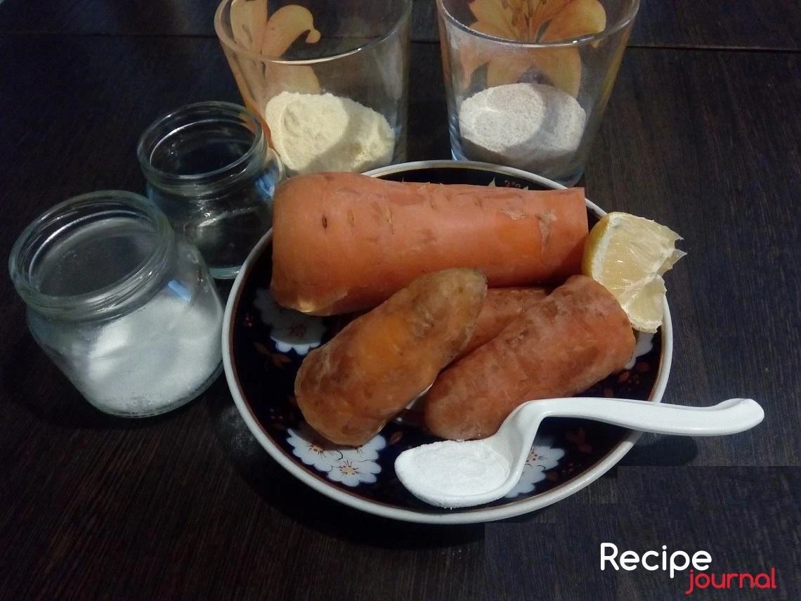 Морковь запечь или отварить заранее. Почистить и приготовить остальные ингредиенты.