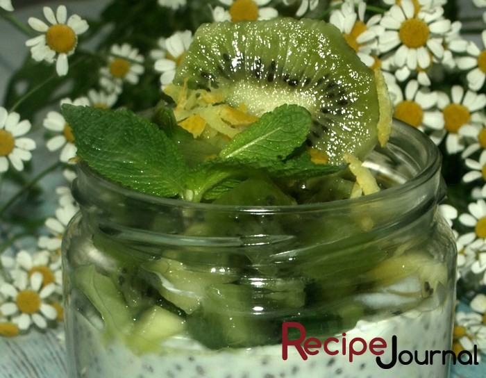 Чиа-пудинг с киви, мятой и лимоном - рецепт десерта