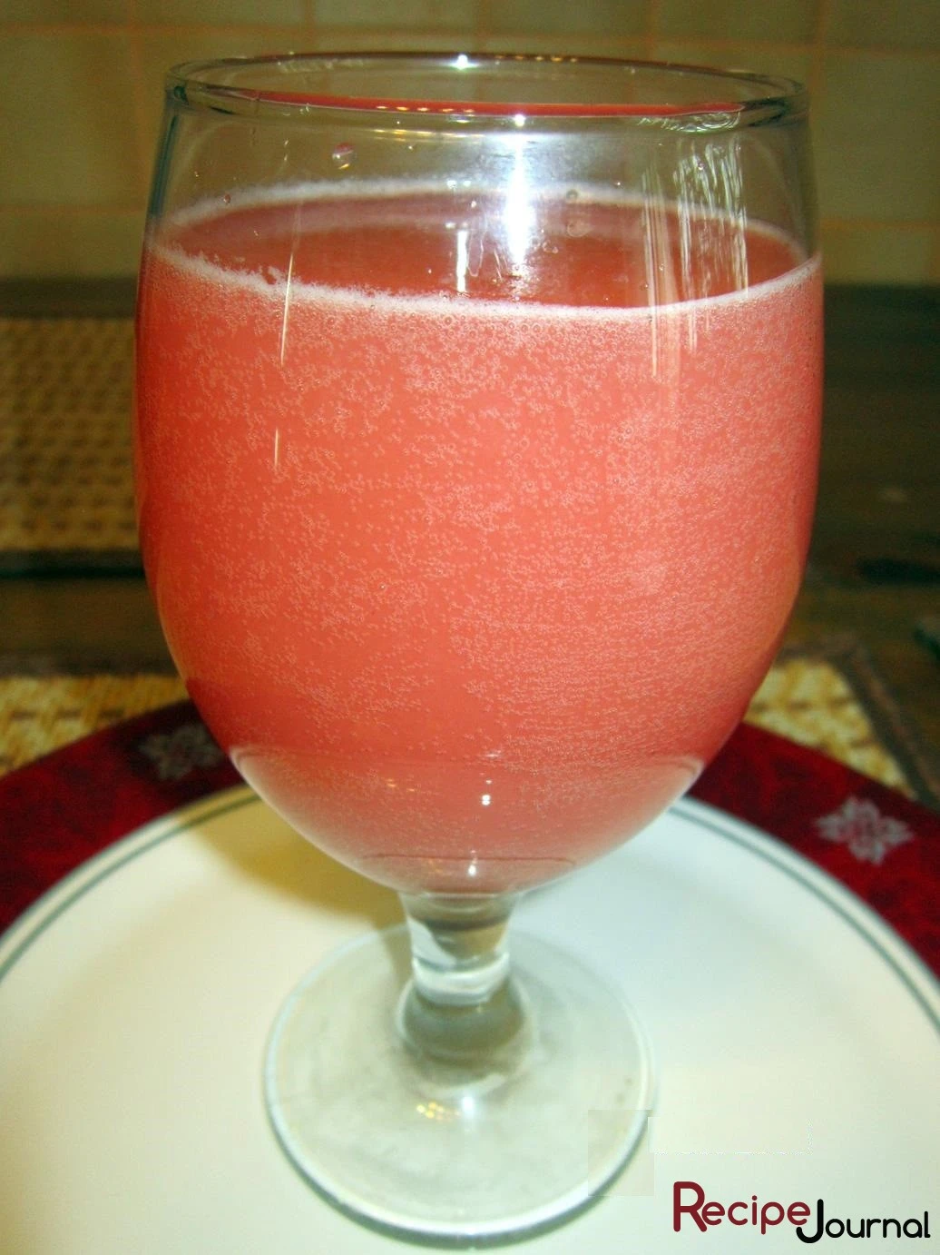 Клубничный квас - рецепт летнего напитка