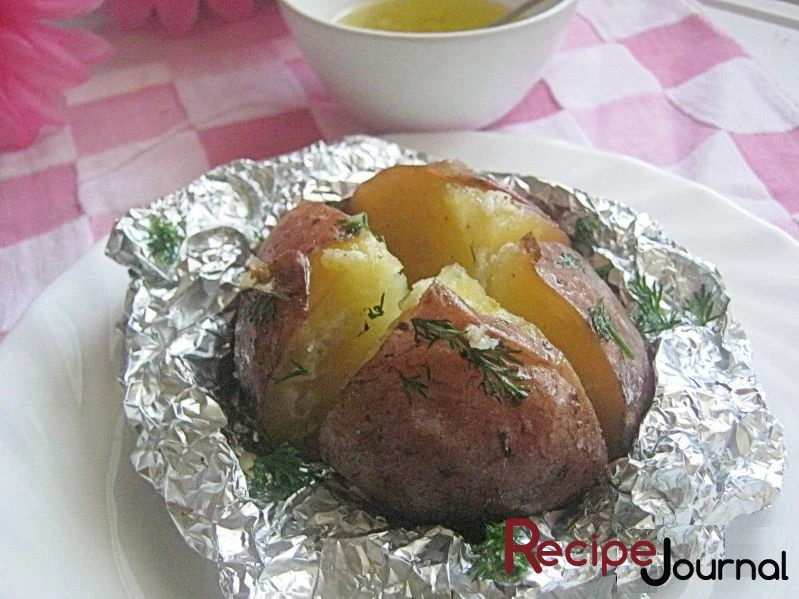 Картофель, запеченный в фольге - рецепт блюда из овощей