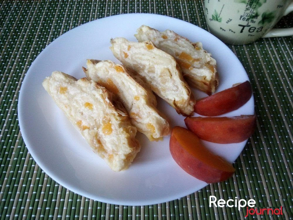 Десерт из лаваша с творогом и персиком -  рецепт простой выпечки