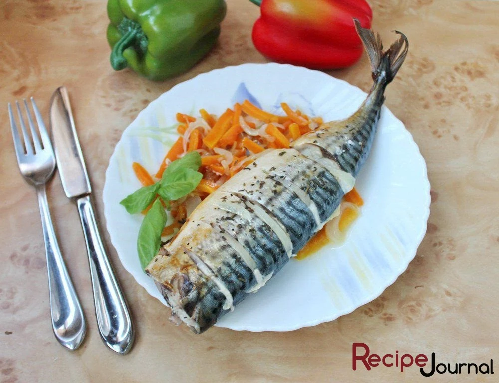 Скумбрия запеченная с овощами в рукаве - рецепт блюда из рыбы