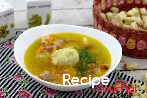 Суп с капустными галушками и копченой грудинкой - простой рецепт