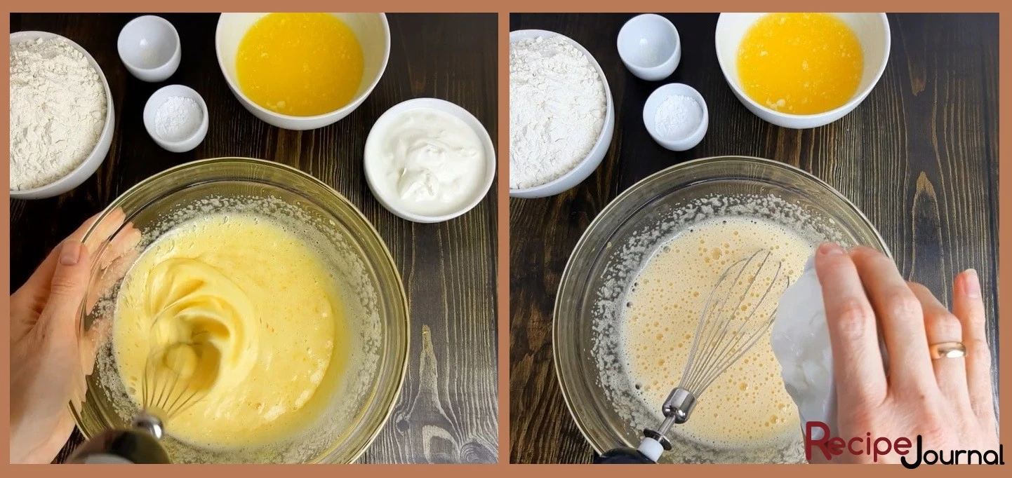 Готовим тесто для кекса: яйца растираем с сахаром до бела. Добавляем сметану и хорошо взбиваем.