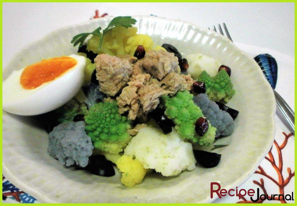 Салат из цветной капусты с тунцом и оливками - полезный рецепт