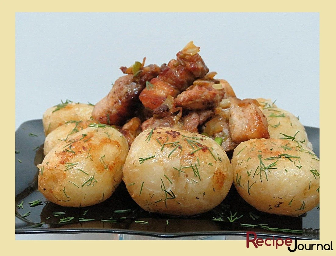 Молодой картофель со свининой - рецепт простого овощного блюда