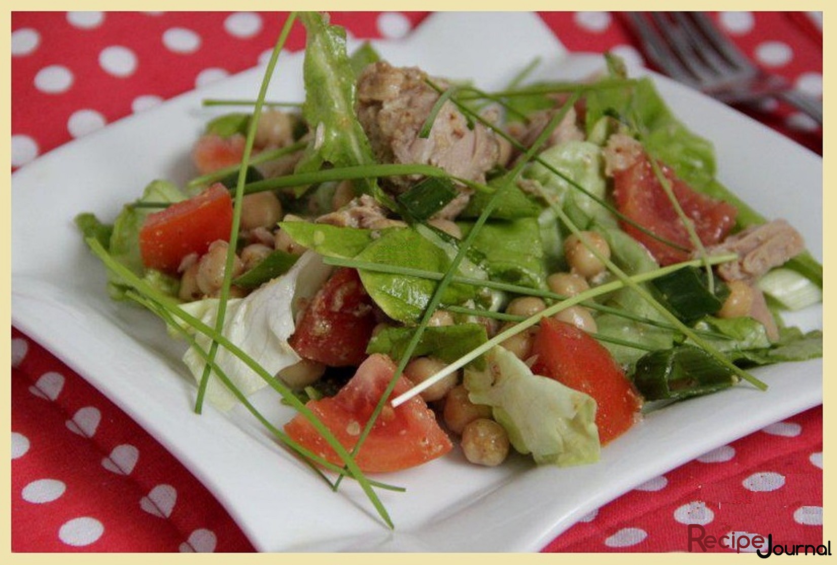 Салат с тунцом и нутом - полезный рецепт