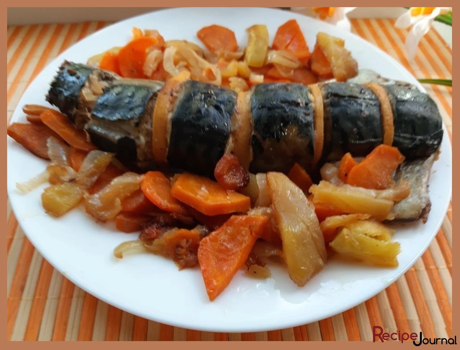 Скумбрия с овощами в духовке - рецепт простого блюда из рыбы