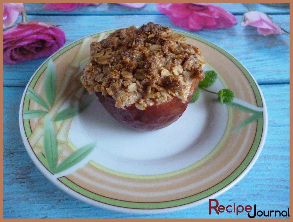 Яблоки, запеченные с овсянкой и корицей - рецепт полезного десерта