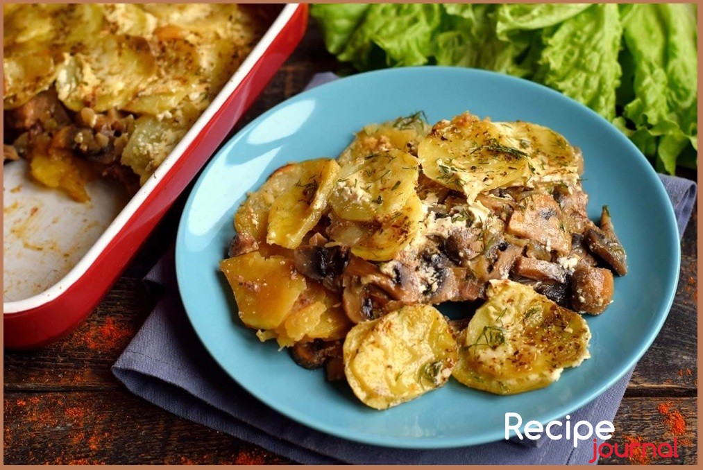 Рецепт семейного обеда - картофель с фаршем и грибами в духовке