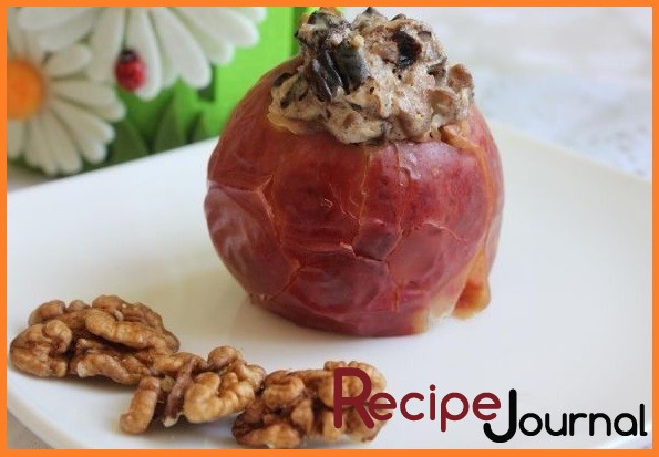 Яблоки, запеченные с творогом и черносливом - рецепт полезного десерта