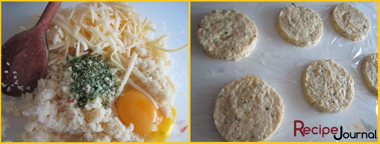 Подготовленную крупу смешиваем с яйцом, мукой, натёртым на крупной терке сыром, солью и специями. С помощью того же кольца формируем лепешки.