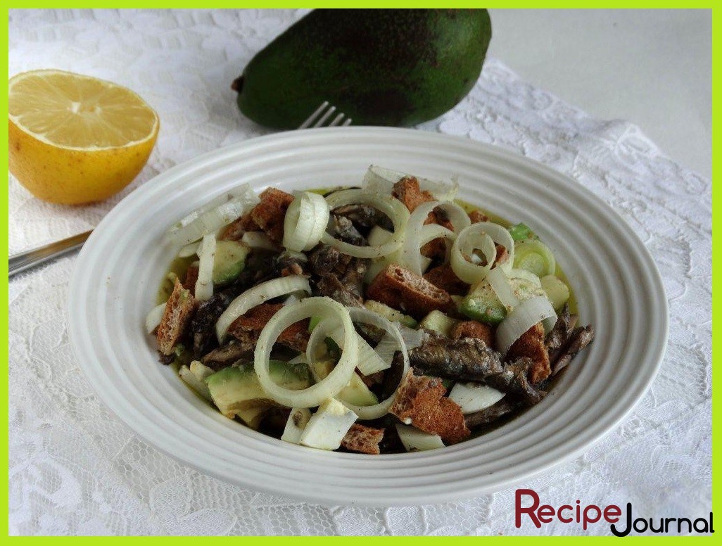Салат со шпротами и авокадо - рецепт к празднику