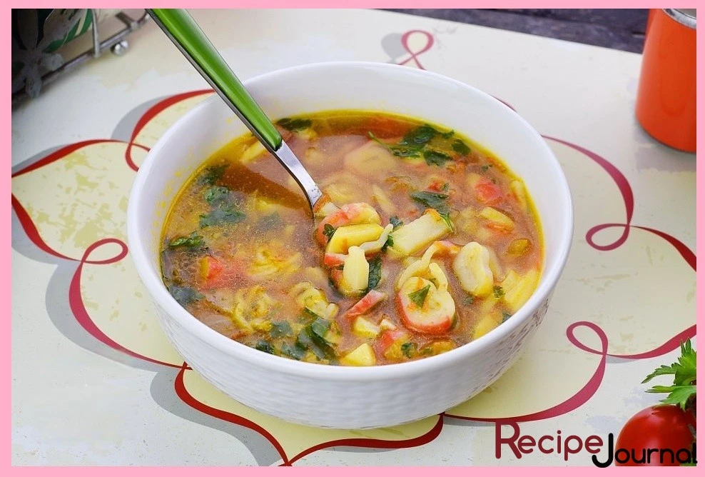 Суп с крабовыми палочками - рецепт для быстрого  низкокалорийного обеда