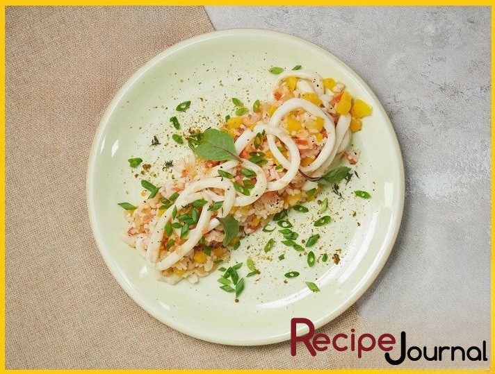 Рецепт блюда из морепродуктов - рис с кальмарами и овощами