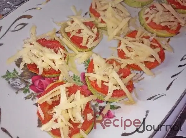 Кабачки с помидорами в духовке - простой рецепт