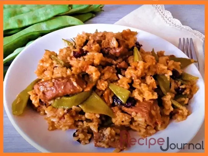 Паэлья с беконом, фасолью и мясом - рецепт испанской кухни для семейного ужина