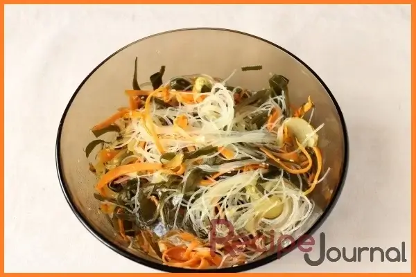 Рецепт салата с фунчозой и морской капустой